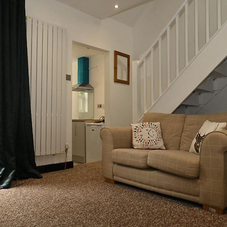 Cozy Luton Apartment ชาแธม ภายนอก รูปภาพ