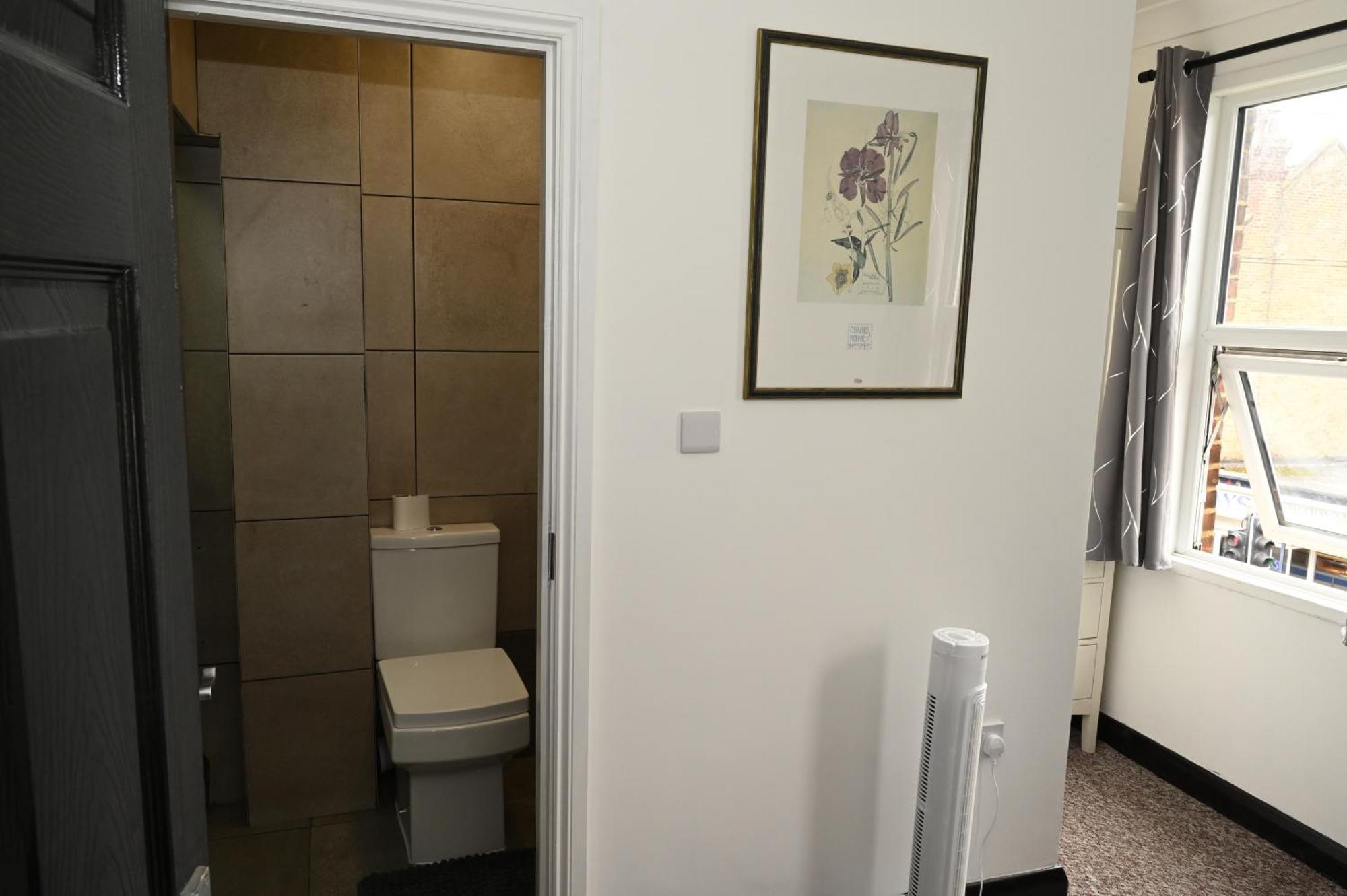 Cozy Luton Apartment ชาแธม ภายนอก รูปภาพ