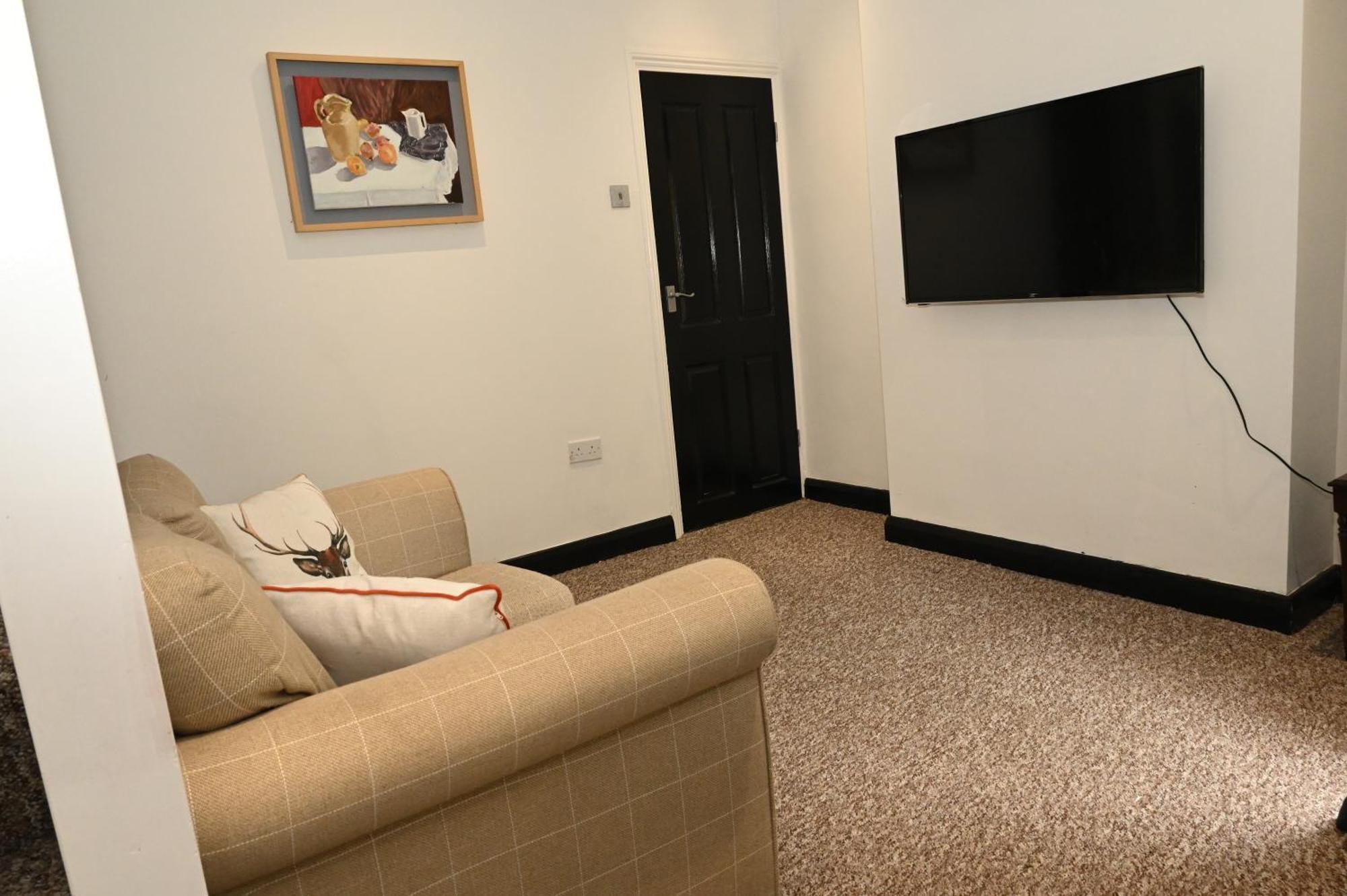 Cozy Luton Apartment ชาแธม ภายนอก รูปภาพ
