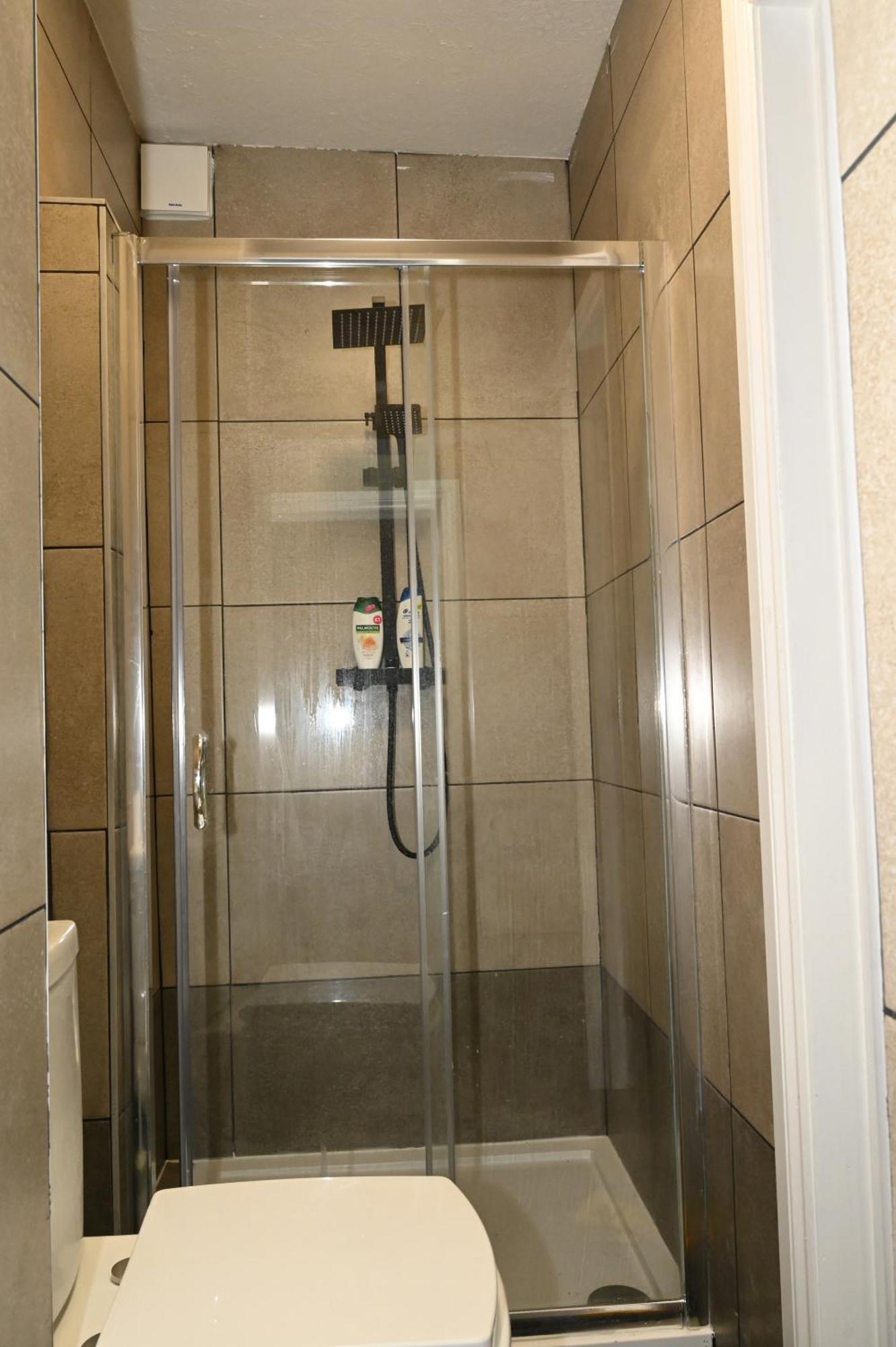 Cozy Luton Apartment ชาแธม ภายนอก รูปภาพ