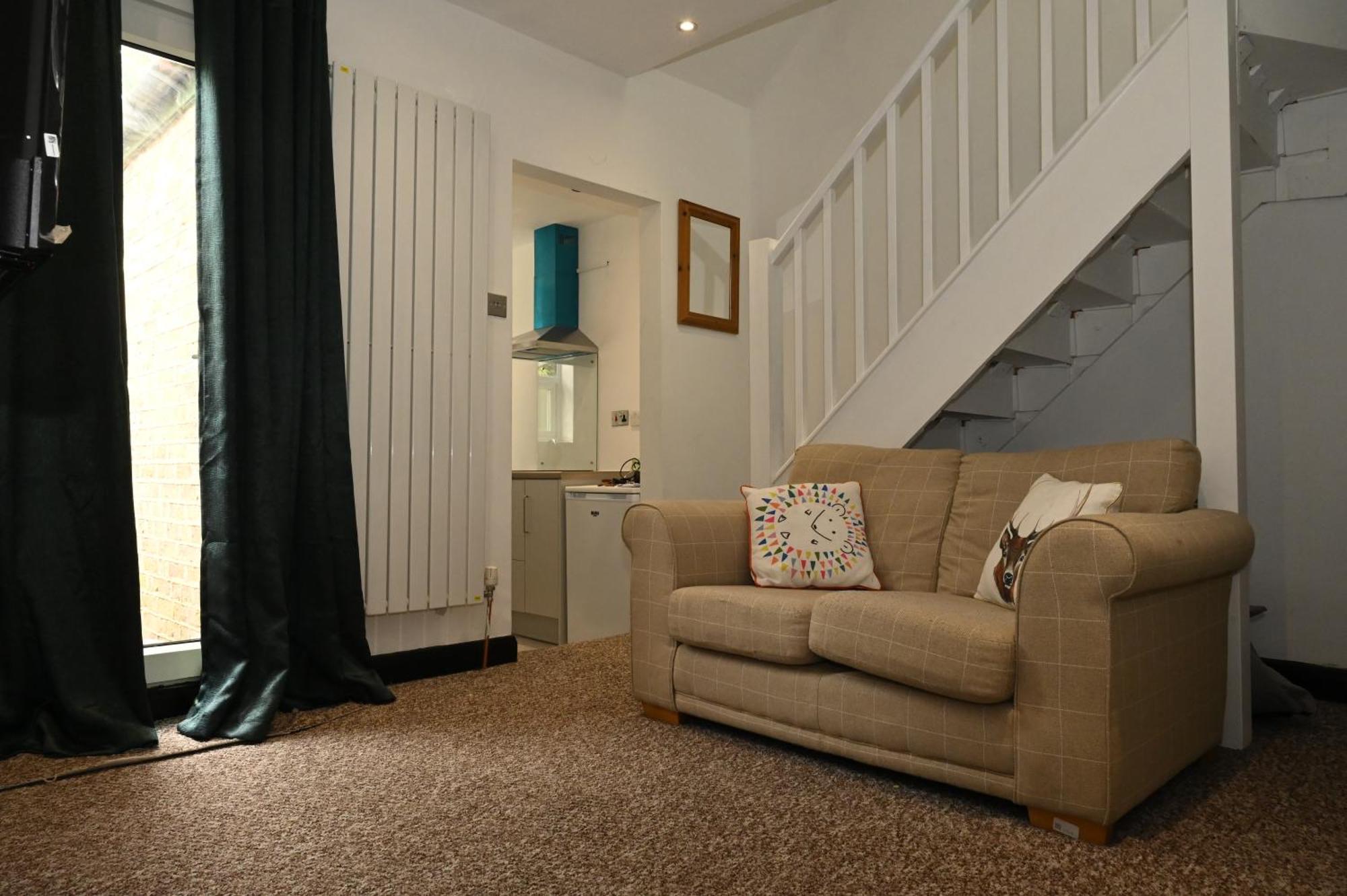 Cozy Luton Apartment ชาแธม ภายนอก รูปภาพ