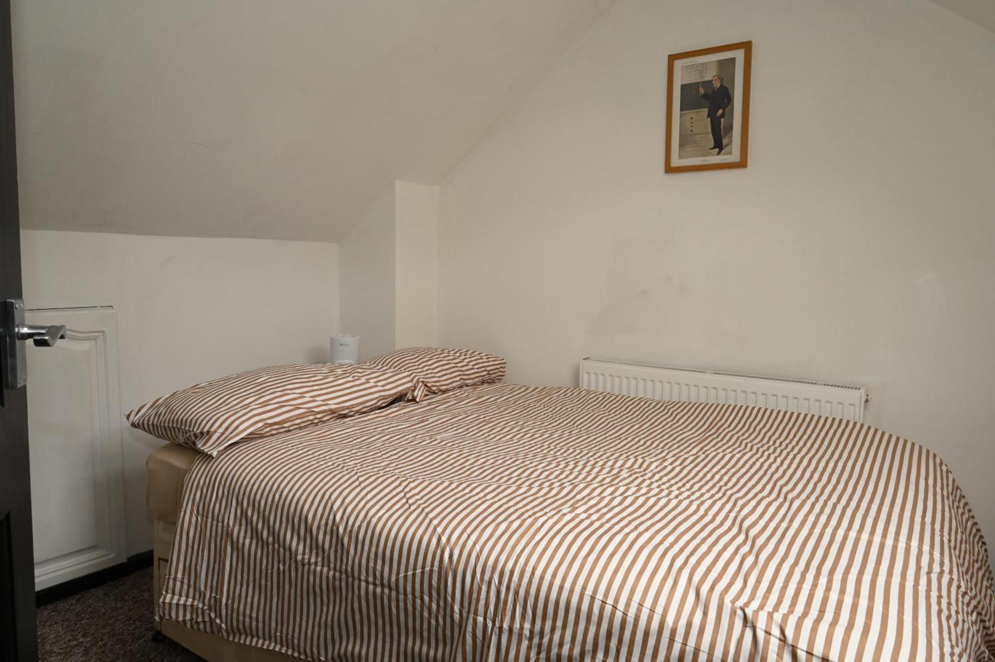 Cozy Luton Apartment ชาแธม ภายนอก รูปภาพ