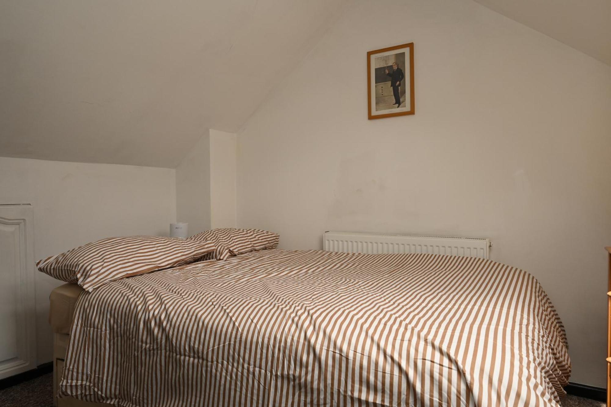 Cozy Luton Apartment ชาแธม ภายนอก รูปภาพ