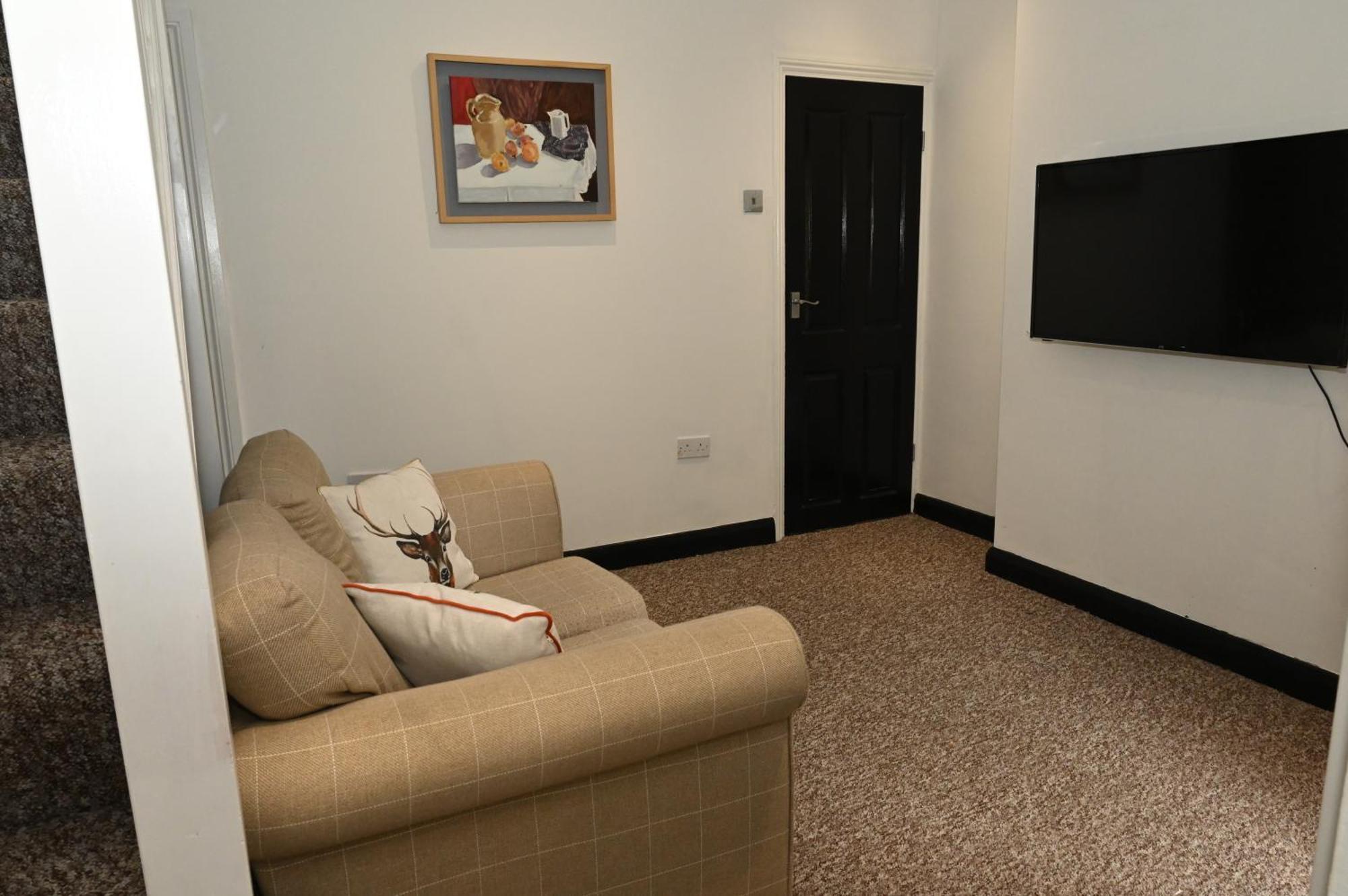 Cozy Luton Apartment ชาแธม ภายนอก รูปภาพ