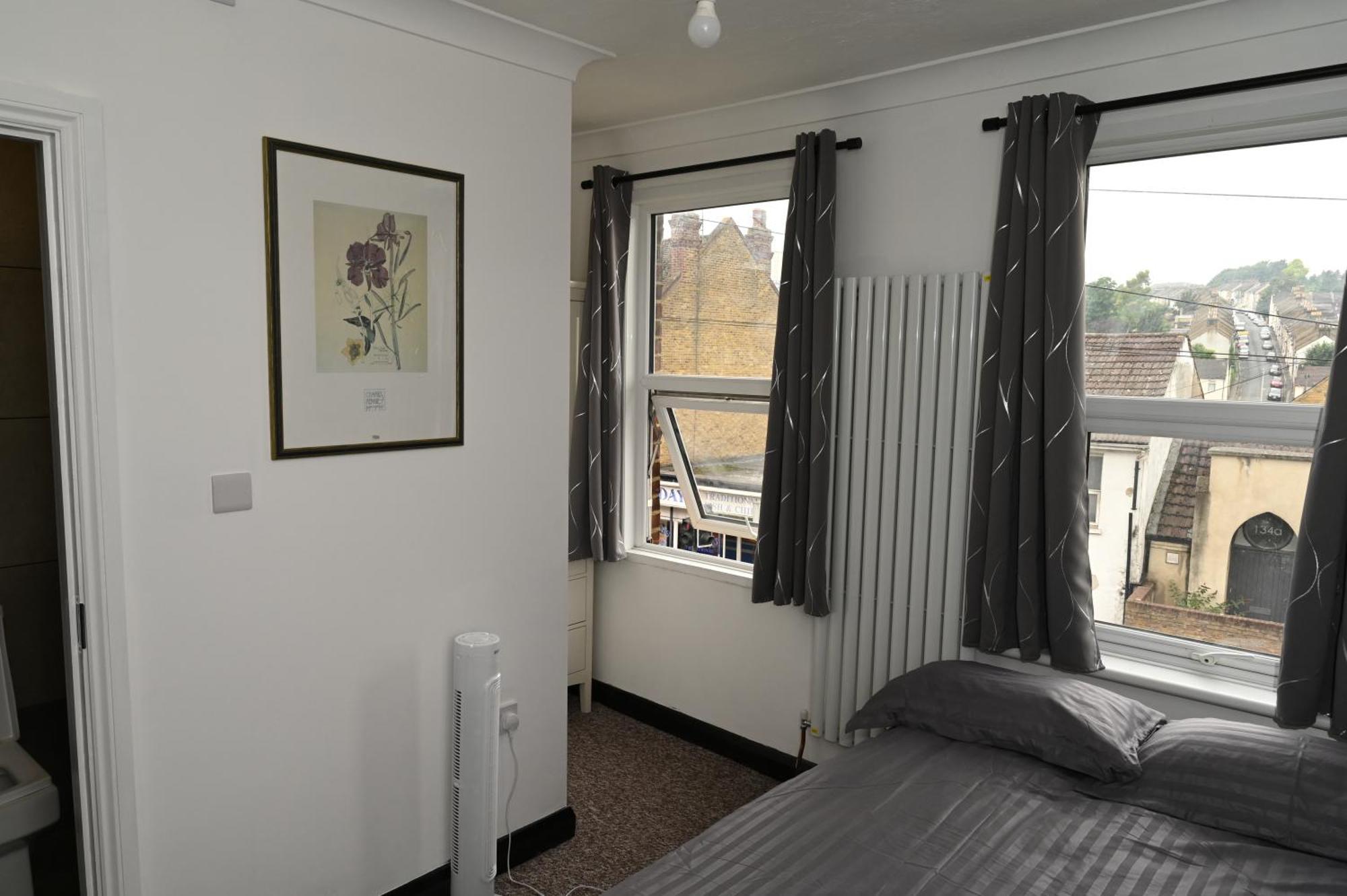 Cozy Luton Apartment ชาแธม ภายนอก รูปภาพ