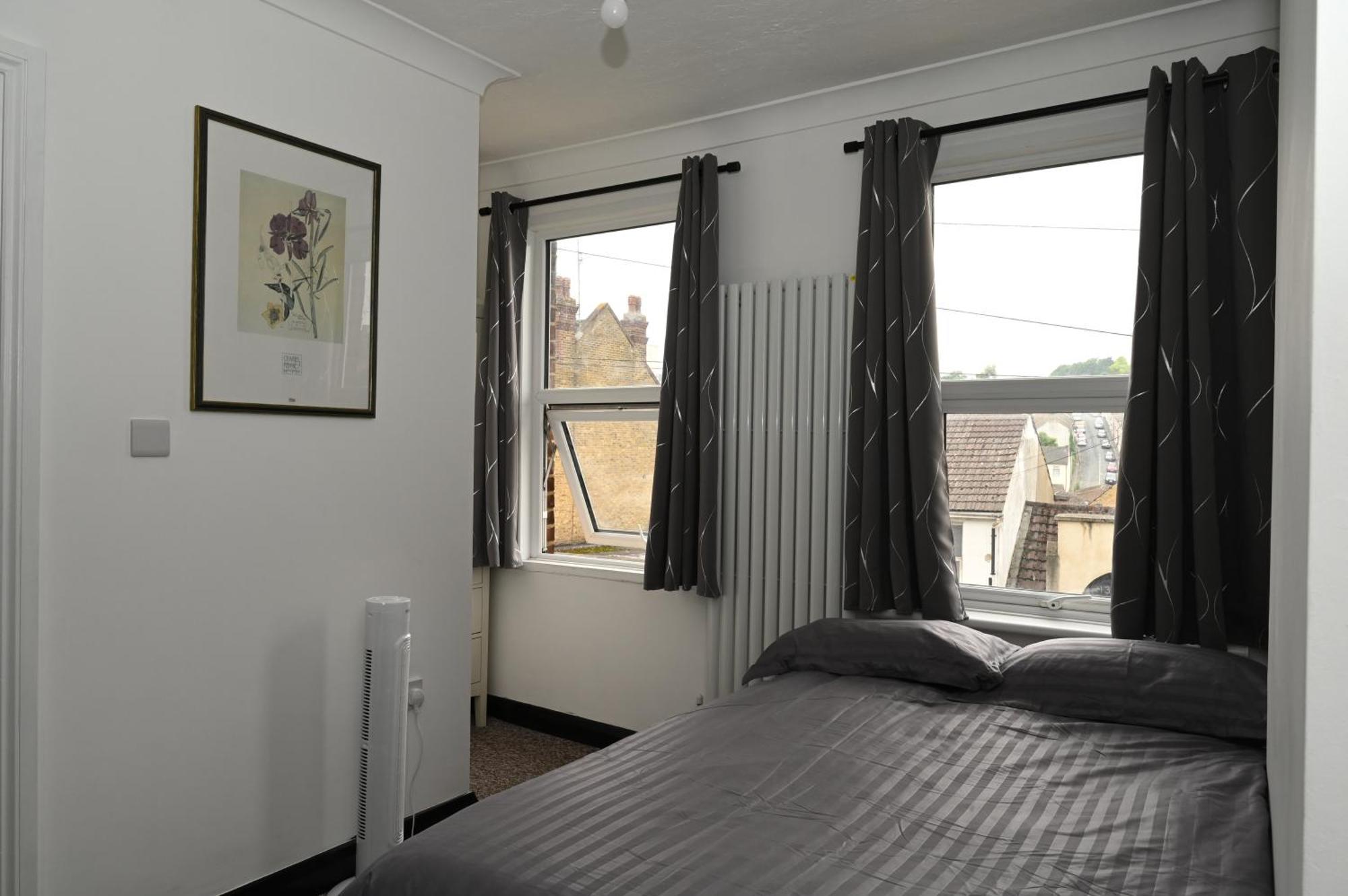 Cozy Luton Apartment ชาแธม ภายนอก รูปภาพ